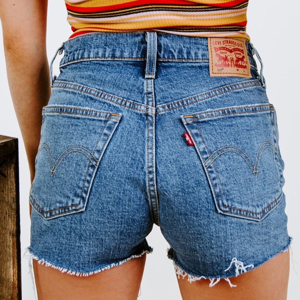 Levi’s NWT 501 High Rise Button Fly Denim Shorts - Picture 6 of 7
